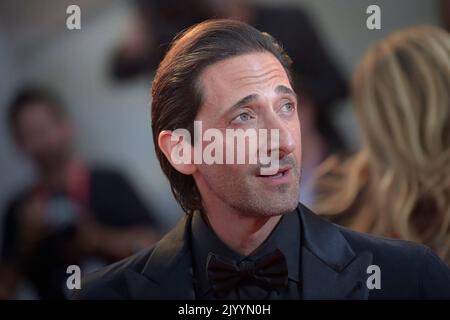 Venedig, Italien. 08. September 2022. VENEDIG, ITALIEN - 08 2022. SEPTEMBER: Adrien Brody nimmt am 08. September 79. in Venedig, Italien, am roten Teppich des „Blonden“ Teil. Kredit: dpa/Alamy Live Nachrichten Stockfoto