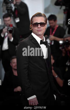 Venedig, Italien. 08. September 2022. VENEDIG, ITALIEN - 08 2022. SEPTEMBER: Brad Pitt nimmt am 08. September 79. in Venedig, Italien, am roten Teppich des „Blonden“ Teil. Kredit: dpa/Alamy Live Nachrichten Stockfoto