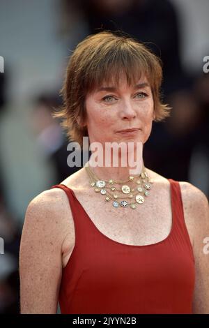 Venedig, Italien. 08. September 2022. VENEDIG, ITALIEN - 08 2022. SEPTEMBER: Julianne Nicholson nimmt am 08. September 79. in Venedig, Italien, am roten Teppich des 'Blond' Teil. Kredit: dpa/Alamy Live Nachrichten Stockfoto