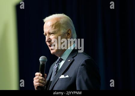 National Harbor, Maryland, 8. September 2022. US-Präsident Joe Biden nimmt am Donnerstag, dem 8. September 2022, an einem Empfang für das Demokratische Nationalkomitee im National Harbour, Maryland, Teil. Kredit: Chris Kleponis/Pool über CNP Stockfoto