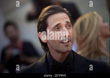 Venedig, Italien. 08. September 2022. Adrien Brody nimmt am Donnerstag, den 8. September 2022 in Venedig, Italien, am roten Teppich der Internationalen Filmfestspiele Venedig 79. Teil. Foto von Rocco Spaziani/UPI Credit: UPI/Alamy Live News Stockfoto