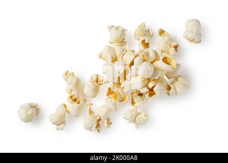 Viel Popcorn auf weißem Hintergrund. Blick von oben. Stockfoto