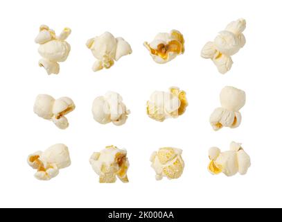 Viel Popcorn auf weißem Hintergrund. Blick von oben. Stockfoto