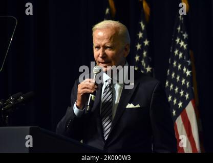 National Harbor, Maryland, USA. 8. September 2022. (NEUER) Präsident der Vereinigten Staaten, Joe Biden, hält auf dem DNC-Sommertreffen 2022 eine Rede. National Harbor, Maryland, USA. 8. September 2022. Der Präsident der Vereinigten Staaten, Joe Biden, hält auf dem DNC-Sommertreffen 2022 eine Rede. Präsident Biden kommentierte am Anfang seiner Ausführungen den Tod von Königin Elizabeth II. Und kommentierte den früheren Präsidenten Donald J. Trump. (Bild: © Kyle Mazza/TheNEWS2 via ZUMA Press Wire) Stockfoto