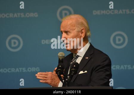 National Harbor, Maryland, USA. 8. September 2022. (NEUER) Präsident der Vereinigten Staaten, Joe Biden, hält auf dem DNC-Sommertreffen 2022 eine Rede. National Harbor, Maryland, USA. 8. September 2022. Der Präsident der Vereinigten Staaten, Joe Biden, hält auf dem DNC-Sommertreffen 2022 eine Rede. Präsident Biden kommentierte am Anfang seiner Ausführungen den Tod von Königin Elizabeth II. Und kommentierte den früheren Präsidenten Donald J. Trump. (Bild: © Kyle Mazza/TheNEWS2 via ZUMA Press Wire) Stockfoto