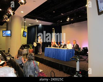 Podiumsdiskussion in der HUD-Zentrale zu internationalen Modellen zur Beendigung der Obdachlosigkeit von Jugendlichen. Stockfoto