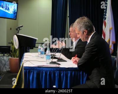 Podiumsdiskussion in der HUD-Zentrale zu internationalen Modellen zur Beendigung der Obdachlosigkeit von Jugendlichen. Stockfoto