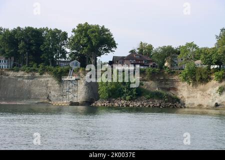 Großes Haus mit Gärten am Rande des Südufers des Eriesees Stockfoto