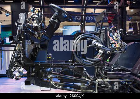 Exponierte Chassis, Motor, Getriebe und Motor eines Busses auf der Ausstellung LAT.BUS 2022, die in der Stadt São Paulo stattfand. Stockfoto