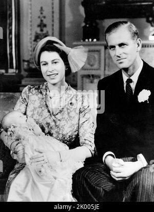 21. Oktober 1950 - London, England, Großbritannien - PRINZESSIN ELIZABETH und PRINZ PHILIP mit PRINZESSIN ANNE nach ihrer Taufe. (Bild: © Keystone Press Agency/ZUMA Press Wire) Stockfoto