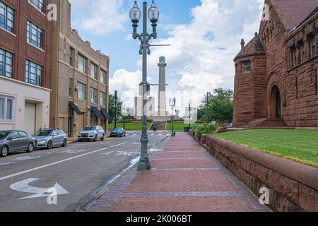 NEW ORLEANS, LA, USA - 9. SEPTEMBER 2020: Stadtbild von der Camp Street zum Harmony Circle am Andrew Higgins Boulevard Stockfoto