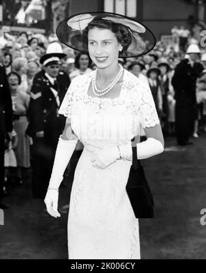 Queen Elizabeth II. Während ihrer Royal Tour of Sydney, Australien, im Februar 1954. Stockfoto