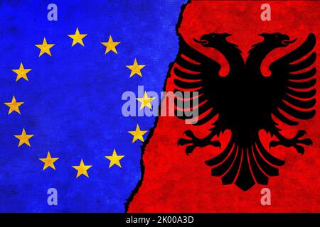 Die Flaggen der Europäischen Union (EU) und Albaniens zusammen. Albanien und die Beziehungen der EU. Stockfoto