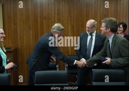 Besuch des schwedischen Ministers für öffentliche Verwaltung und Wohnungswesen, Stefan Attefall, und seiner Mitarbeiter im HUD-Hauptquartier zum Treffen mit dem Sekretär Shaun Donovan, Mitarbeiter. Stockfoto