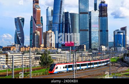 Moskau, Russland - 19. Juli 2019: Moscow City - hochmoderne futuristische Wolkenkratzer. Stockfoto