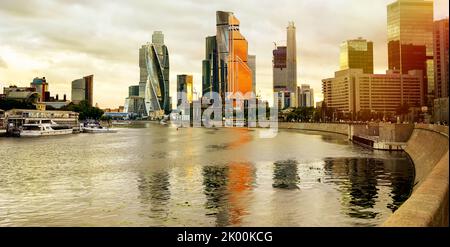 Moskau, Russland - 20. Juli 2019:Moscow International Business Center - Moscow City bei Sonnenuntergang Stockfoto