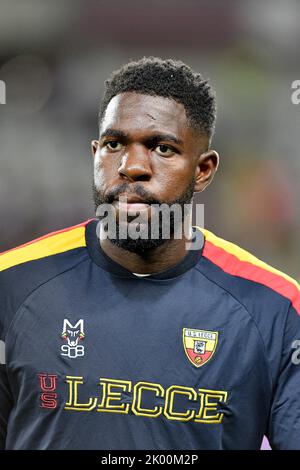 Samuel Umtiti von US Lecce sieht sich während des Spiels 2022/23 zwischen dem FC Turin und US Lecce im Stadio Olimpico Grande Torino am 05. September 2022 in Turin, Italien, an Stockfoto