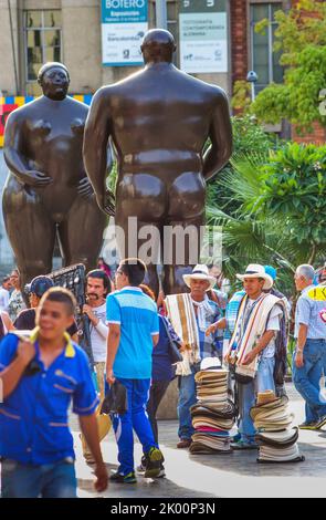 Kolumbien, Medellin, auf der Plaza Botero sind 23 Statuen von Fernando Botero ausgestellt. Stockfoto