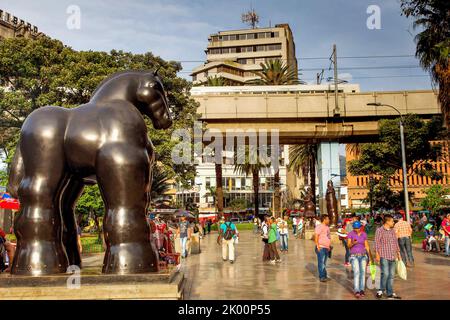 Kolumbien, Medellin, auf der Plaza Botero sind 23 Statuen von Fernando Botero ausgestellt. Stockfoto