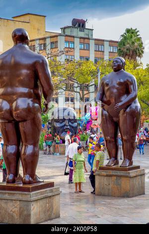 Kolumbien, Medellin, auf der Plaza Botero sind 23 Statuen von Fernando Botero ausgestellt. Stockfoto