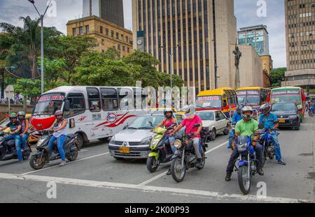 Kolumbien, Medellin, Verkehr im Stadtzentrum Stockfoto