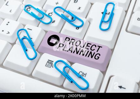 Text mit Inspiration Projektplanungsterminen wie Gantt-Diagrammen zur Planung des Fortschritts. Wort, das auf Zeitplänen wie Gantt-Diagrammen geschrieben wurde, um Stockfoto