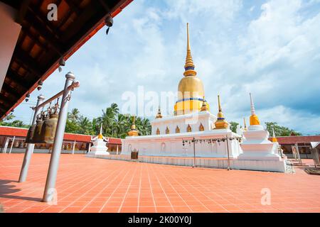 Phra That Sawi ist eines der Reiseziele in Wat Phra That Sawi Chumphon Provinz, Thailand. Stockfoto