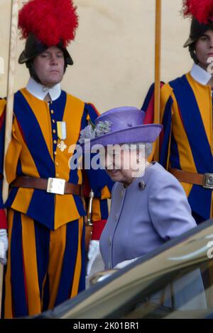 Vatikanstadt, Vatikan, 03. April 2014. Königin Elisabeth II. Trifft Papst Franziskus zu einer privaten Audienz im Vatikan. Quelle: Maria Grazia Picciarella/Alamy Live News Stockfoto