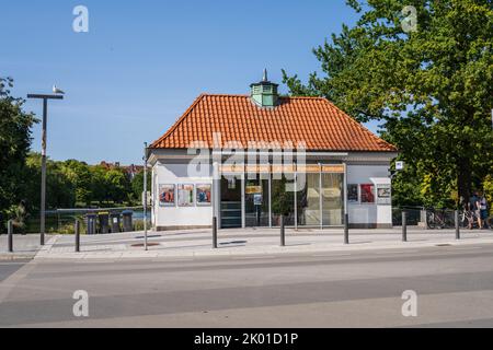 Sommerliche Impressionen aus der Innenstadt Kiels am Teich kleiner Kiel Stockfoto