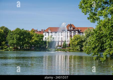 Sommerliche Impressionen aus der Innenstadt Kiels am Teich kleiner Kiel Stockfoto