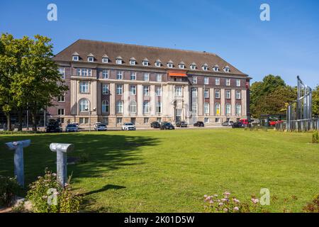 Sommerliche Impressionen aus der Innenstadt Kiels am Teich kleiner Kiel Stockfoto