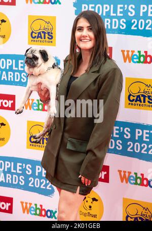 London, Großbritannien. 08. September 2022. Aimee Vivian nimmt am 8.. September 2022 an den ‘Mirror People's Pet Awards“ im Grovenor House Hotel, London, Großbritannien, Teil. Quelle: Gary Mitchell, GMP Media/Alamy Live News Stockfoto