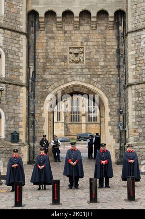 Windsor, Großbritannien. 09. September 2022. 9.. September 2022. London, Großbritannien. Schloss Windsor nach der Bekanntgabe des Todes Ihrer Majestät der Königin. Quelle: Doug Peters/Alamy Live News Stockfoto