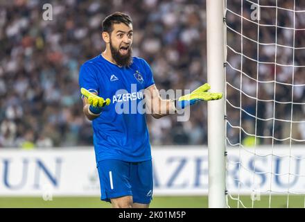 Baku, Aserbaidschan – 3. August 2022. Qarabag-Torwart Shahrudin Mahammadaliyev beim UEFA Champions League-Qualifikationsspiel Qarabag gegen Ferencvaros Stockfoto