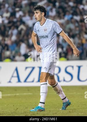 Baku, Aserbaidschan – 3. August 2022. Qarabag Bahlul Mustafazada im Zentrum während des UEFA Champions League-Qualifikationsspiel Qarabag gegen Ferencvaros (1-1 Stockfoto