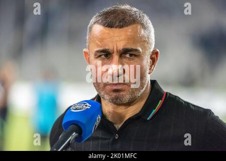 Baku, Aserbaidschan – 3. August 2022. Qarabag-Trainer Gorban Gurbanov nach dem UEFA Champions League-Qualifikationsspiel Qarabag gegen Ferencvaros (1-1). Stockfoto