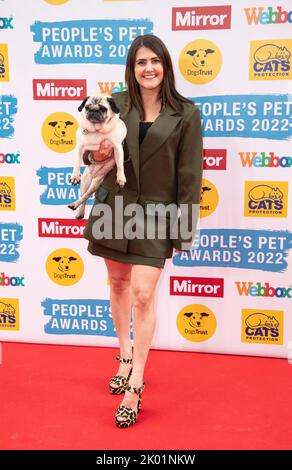 Aimee Vivian nimmt am 8.. September 2022 an den ‘Mirror People’s Pet Awards’ im Grovenor House Hotel in London Teil. Stockfoto