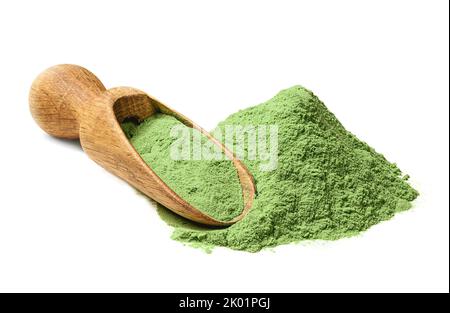 Haufen Gerstengras grünes Pulver mit Woddenschaufel, Detox Superfood Stockfoto