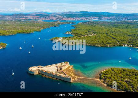 Luftaufnahme der Festung St. Nikolaus bei Sibenik, Kroatien Stockfoto