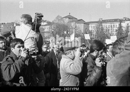 Kundgebung unabhängiger Orgonisationen, St. Alexander Newski Sq., Sofia, Bulgarien. Die erste Kundgebung der Opposition seit dem Putsch am 10. November 1989. Stockfoto