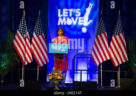 National League of Cities Congressional City Conference, Marriott Wardman Park Hotel, Washington, D.C., mit dem stellvertretenden Sekretär Ron Sims und First Lady Michelle Obama unter den Würdenträgern, die Ansprachen halten. Stockfoto