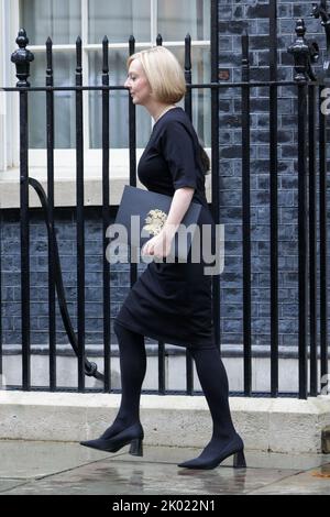 London, Großbritannien. 09. September 2022. Premierminister Liz Truss verlässt die Downing Street zum Parlament. Kredit: SOPA Images Limited/Alamy Live Nachrichten Stockfoto