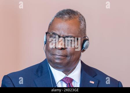 Prag, Tschechische Republik. 09. September 2022. US-Verteidigungsminister Lloyd Austin bei einer gemeinsamen Pressekonferenz gesehen. Der US-Verteidigungsminister besucht die Tschechische Republik, wo er sich mit dem tschechischen Verteidigungsminister trifft. (Foto von Tomas Tkacik/SOPA Images/Sipa USA) Quelle: SIPA USA/Alamy Live News Stockfoto