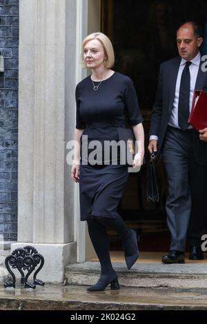 London, Großbritannien. 09. September 2022. Premierminister Liz Truss verlässt die Downing Street zum Parlament. (Foto: Phil Lewis/SOPA Images/Sipa USA) Quelle: SIPA USA/Alamy Live News Stockfoto
