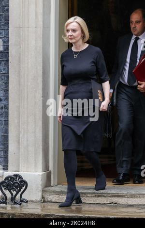 London, Großbritannien. 09. September 2022. Premierminister Liz Truss verlässt die Downing Street zum Parlament. (Foto: Phil Lewis/SOPA Images/Sipa USA) Quelle: SIPA USA/Alamy Live News Stockfoto