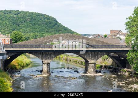 Old Bridge (Yr Hen Bont) und Victoria Bridge über den Fluss Taff, Pontypridd, Rhondda Cynon TAF, Wales (Cymru), Großbritannien Stockfoto