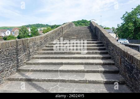 Alte Steintreppen der Alten Brücke (Yr Hen Bont) über den Fluss Taff, Pontypridd, Rhondda Cynon TAF, Wales (Cymru), Großbritannien Stockfoto