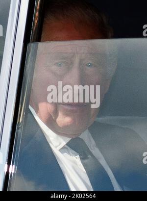 London, Großbritannien. 09. September 2022. König Charles verlässt RAF Northolt in London, nachdem er Blaoral besucht hatte, nachdem seine Mutter, Königin Elizabeth II., gestern Nachmittag verstorben war. Großbritanniens längster amtierender Monarch starb im Alter von 96 Jahren im Balmoral Castle. Bildnachweis: Ben Cawthra/Sipa USA **KEINE Verkäufe in Großbritannien** Bildnachweis: SIPA USA/Alamy Live News Stockfoto