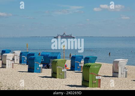 Fähre, Strand, Strandliegen, Wyk, Föhr Island, Nordfriesland, Schleswig-Holstein, Deutschland Stockfoto