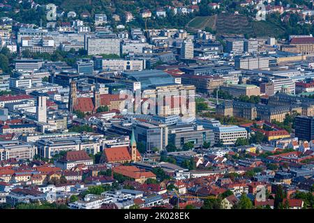 Blick auf die Stuttgarter Innenstadt (Stiftskirche, altes Schloss, neues Schloss) vom Fernsehturm aus. Baden-Württemberg, Deutschland, Europa Stockfoto